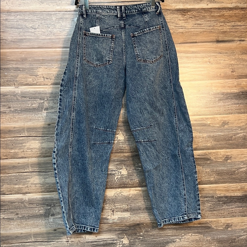 Forever 21 Stone Wash Mid Rise Horseshoe Fit Jeans NWT - Picture 3 of 3